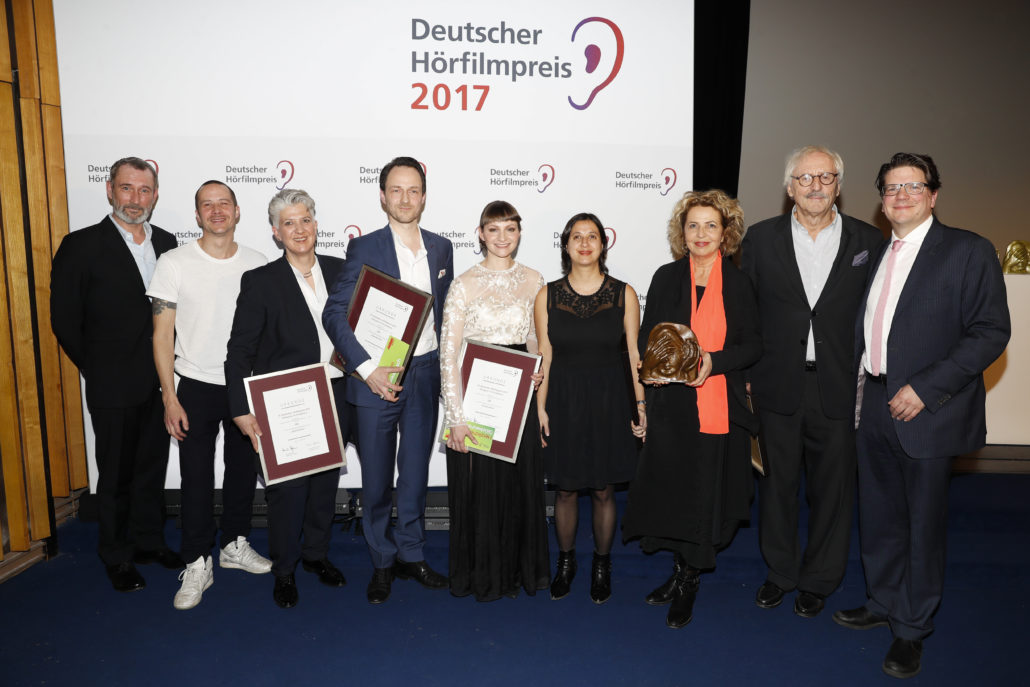 BERLIN, 21. März: Gruppenfoto des Teams 'Familienfest' (Photo von Franziska Krug/Getty Images)
